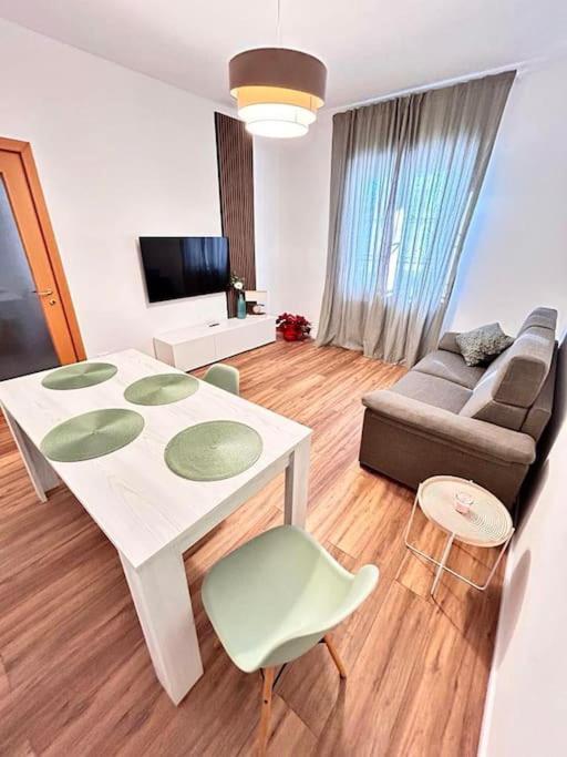 Soleo Guesthouse Монца Екстериор снимка