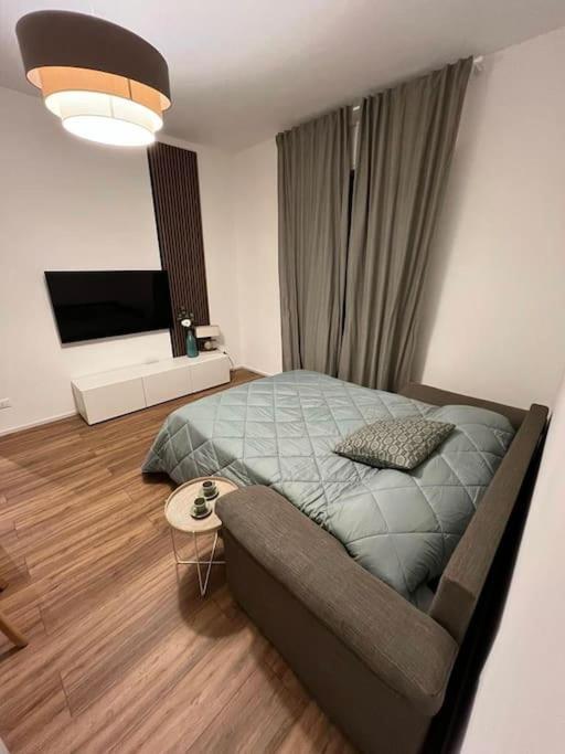 Soleo Guesthouse Монца Екстериор снимка