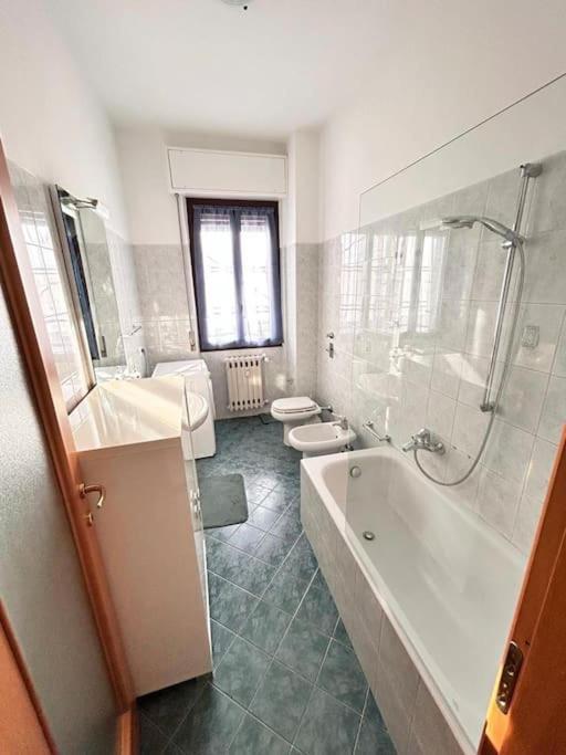 Soleo Guesthouse Монца Екстериор снимка
