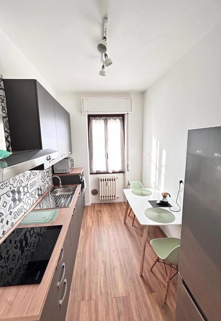 Soleo Guesthouse Монца Екстериор снимка