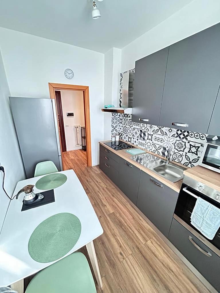 Soleo Guesthouse Монца Екстериор снимка