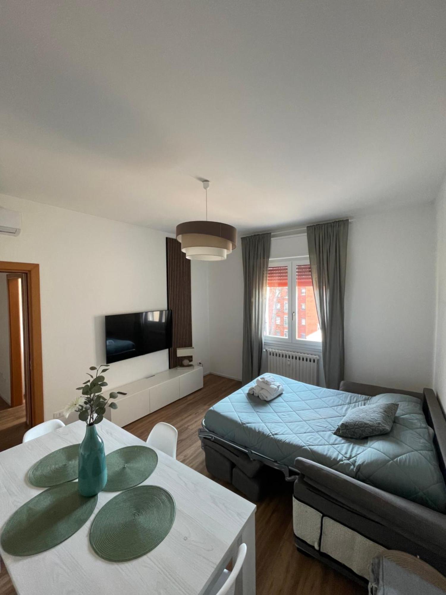 Soleo Guesthouse Монца Екстериор снимка